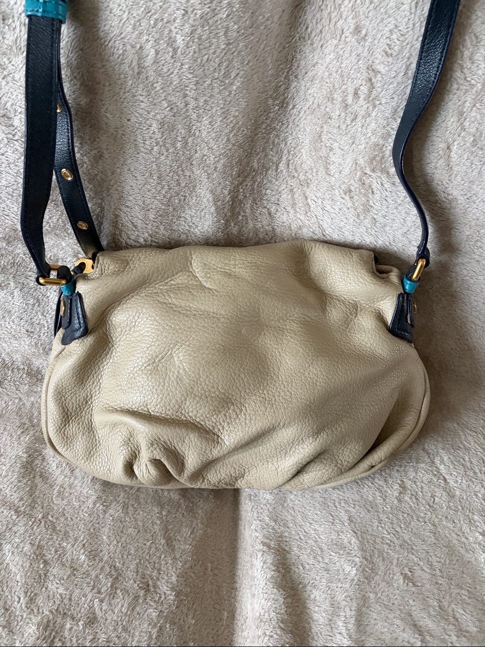 Marc by Marc Jacobs Beige Leather Crossbody with Navy Strap and Turquoise Trim - Picture 2 of 4